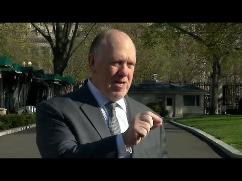 NEW: Tom Homan EDUCATES Reporters on Deportations & Migrant Crisis