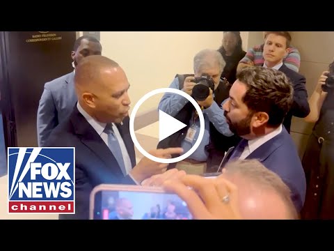 'KEEP YOUR MOUTH SHUT': Dem leader, House Republican go nose-to-nose in hallway spat 3 'KEEP YOUR MOUTH SHUT': Dem leader, House Republican go nose-to-nose in hallway spat