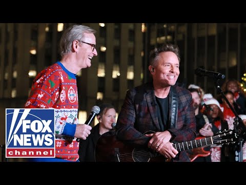 Chris Tomlin sings ‘Holy Forever’ at Fox tree lighting