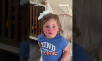 Mom's trick for stopping toddler's tantrum goes VIRAL #shorts #foxnews #viral #news #us 3 Mom's trick for stopping toddler's tantrum goes VIRAL #shorts #foxnews #viral #news #us