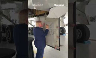 Trump signs NEW AIR FORCE ONE #foxnews #news #us #fox 2 Trump signs NEW AIR FORCE ONE #foxnews #news #us #fox